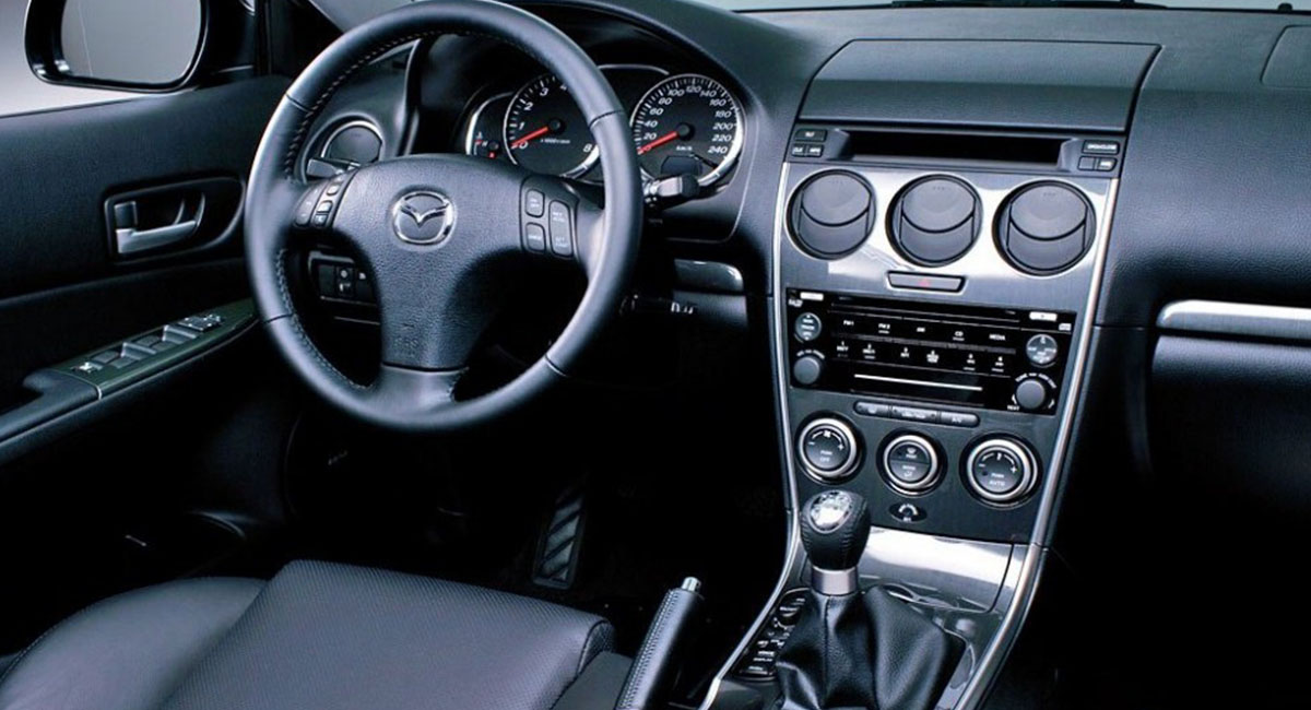 escubre los elementos de confort del Mazda 6 2005
