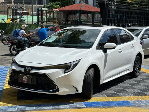 TOYOTA COROLLA LEVIN D4T 2025 BLANCO - Imagen 12