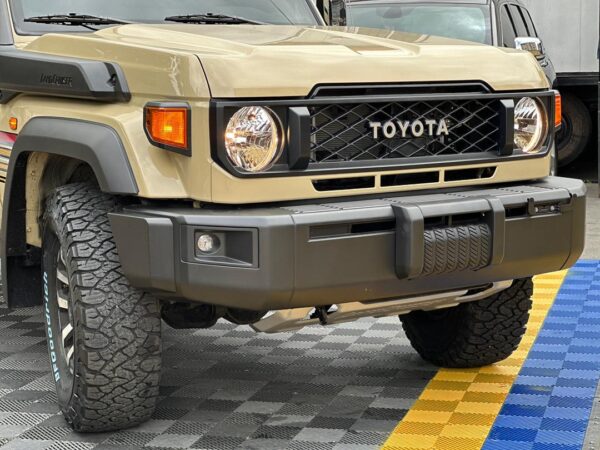 TOYOTA MACHITO LC40 ANNIVERSARY 2025 BEIGE - Imagen 16
