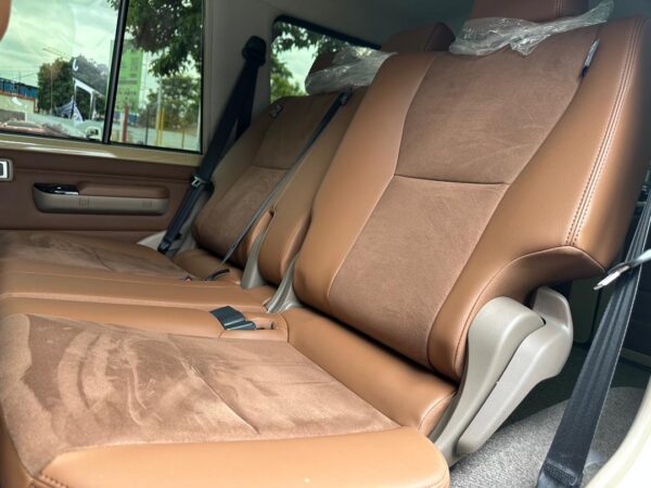 TOYOTA MACHITO LC40 ANNIVERSARY 2025 BEIGE - Imagen 11
