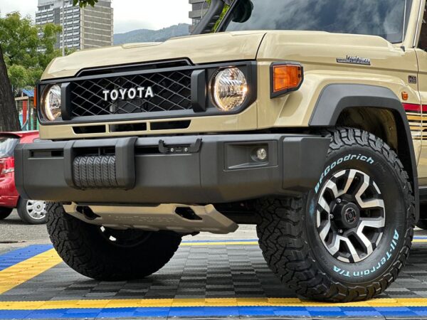 TOYOTA MACHITO LC40 ANNIVERSARY 2025 BEIGE - Imagen 14