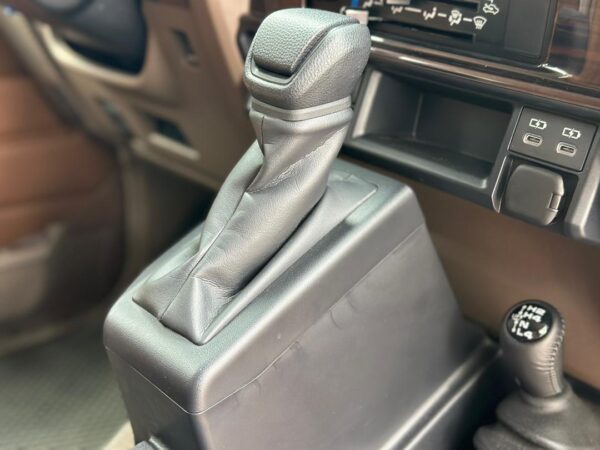 TOYOTA MACHITO LC40 ANNIVERSARY 2025 BEIGE - Imagen 8