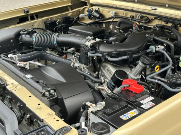 TOYOTA MACHITO LC40 ANNIVERSARY 2025 BEIGE - Imagen 10