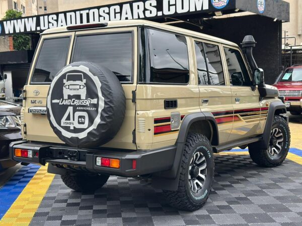 TOYOTA MACHITO LC40 ANNIVERSARY 2025 BEIGE - Imagen 5