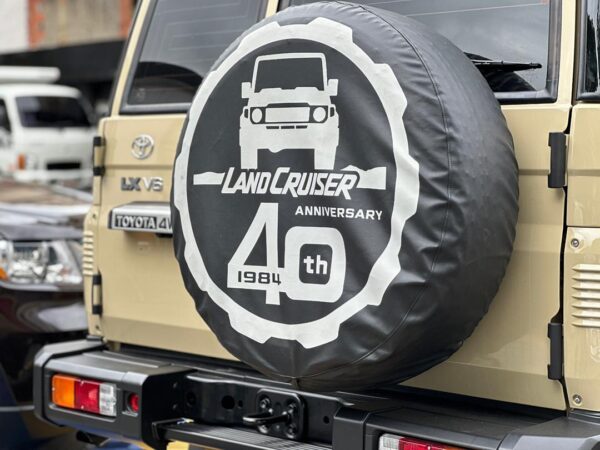TOYOTA MACHITO LC40 ANNIVERSARY 2025 BEIGE - Imagen 4