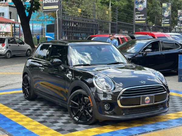 MINI COOPER 2020 NEGRO