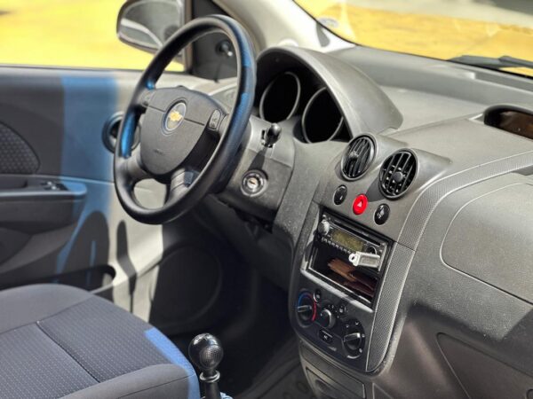 CHEVROLET AVEO 2008 PLATA - Imagen 7