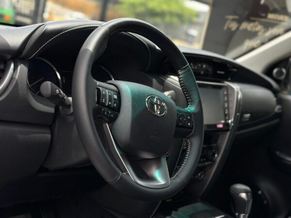 TOYOTA FORTUNER DUBAI VXR PLUS 2025 BLANCO - Imagen 15