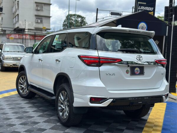 TOYOTA FORTUNER DUBAI VXR PLUS 2025 BLANCO - Imagen 5
