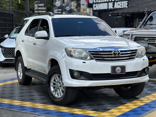 TOYOTA FORTUNER SR 2012 BLANCO