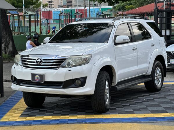 TOYOTA FORTUNER SR 2012 BLANCO - Imagen 14