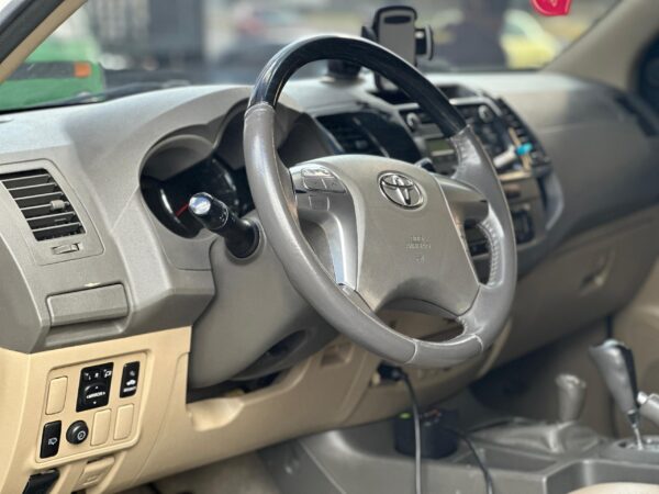 TOYOTA FORTUNER SR 2012 BLANCO - Imagen 12