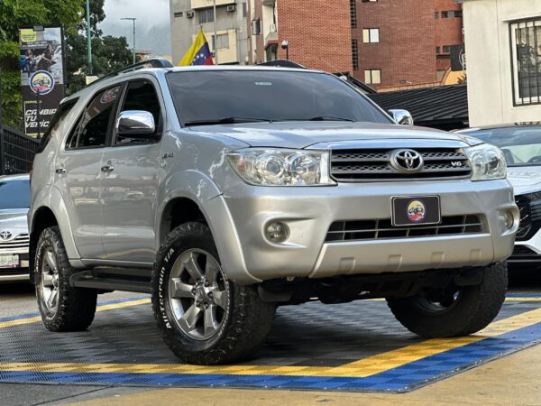 TOYOTA FORTUNER SR 2011 PLATA - Imagen 13