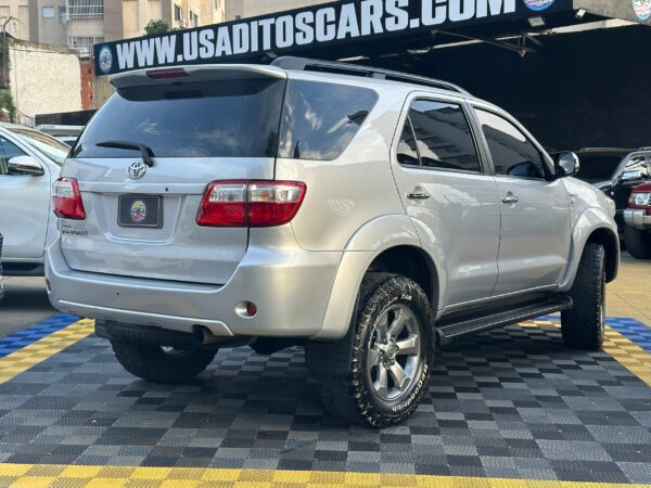 TOYOTA FORTUNER SR 2011 PLATA - Imagen 10