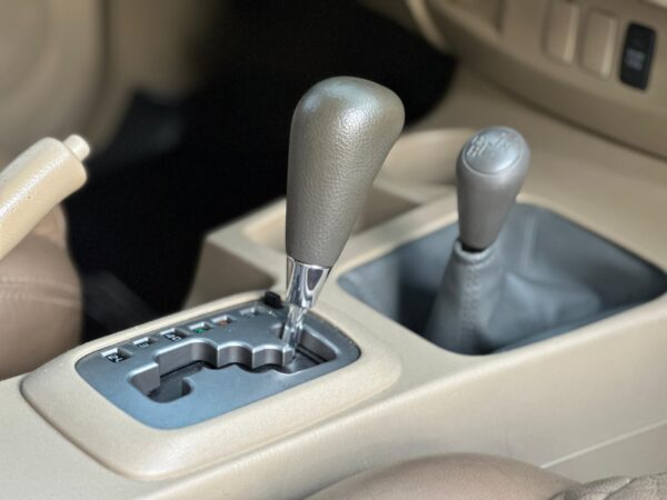 TOYOTA FORTUNER SR 2011 PLATA - Imagen 6