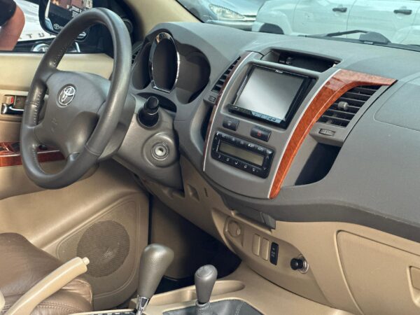 TOYOTA FORTUNER SR 2011 PLATA - Imagen 7