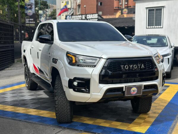 TOYOTA HILUX GR 2023 BLANCO