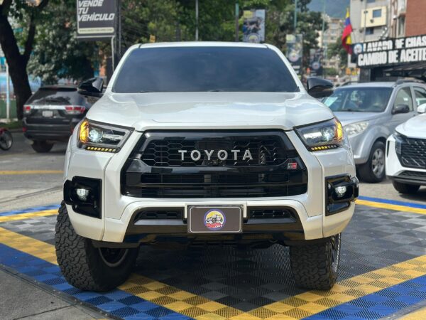TOYOTA HILUX GR 2023 BLANCO - Imagen 13