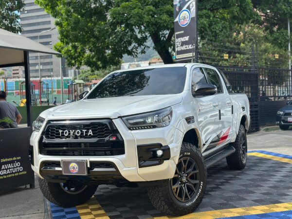 TOYOTA HILUX GR 2023 BLANCO - Imagen 12
