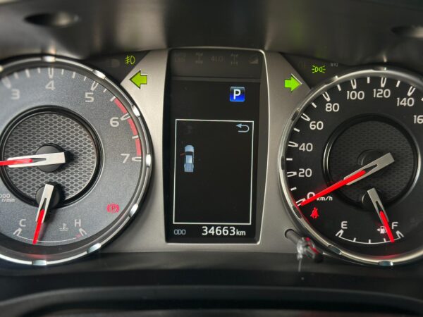 TOYOTA HILUX GR 2023 BLANCO - Imagen 10