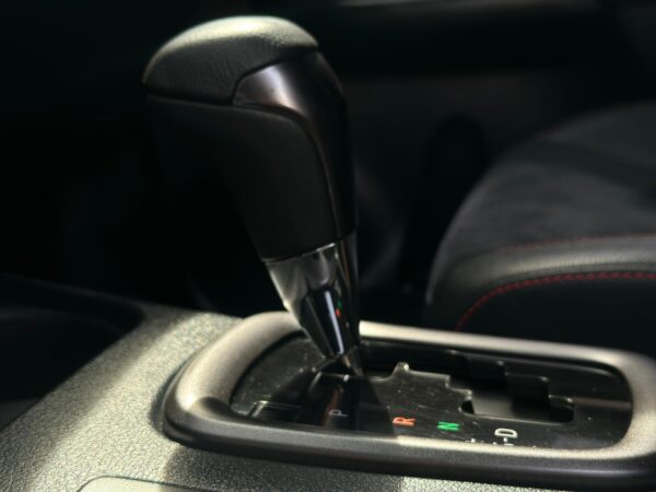 TOYOTA HILUX GR 2023 BLANCO - Imagen 11
