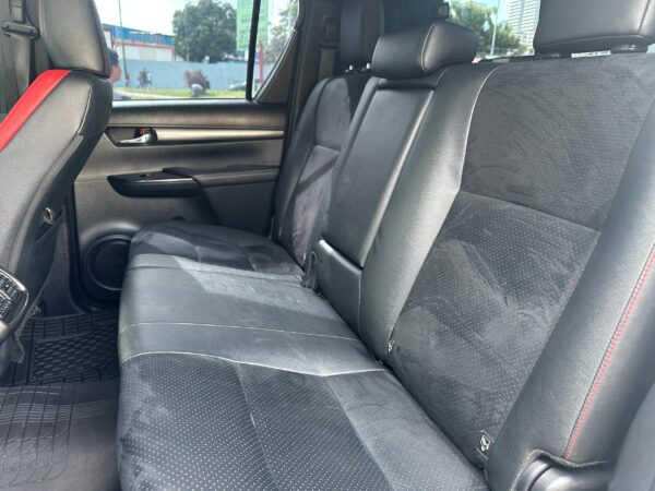 TOYOTA HILUX GR 2023 BLANCO - Imagen 6