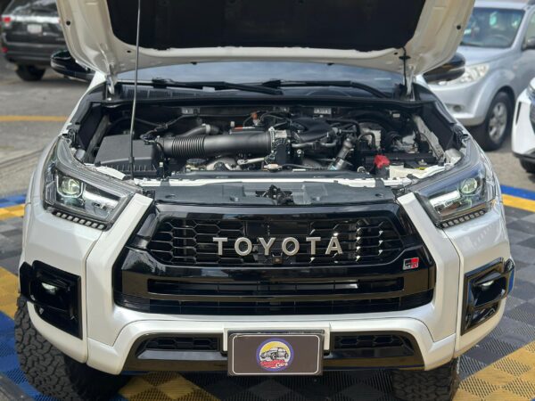 TOYOTA HILUX GR 2023 BLANCO - Imagen 5