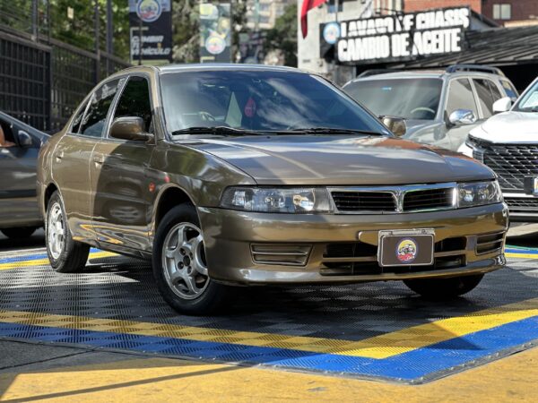 MITSUBISHI SIGNO GLX 2009 MARRON
