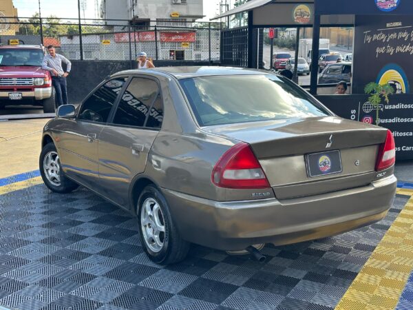 MITSUBISHI SIGNO GLX 2009 MARRON - Imagen 3