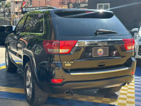 JEEP GRAND CHEROKEE OVERLAND 2012 NEGRO - Imagen 10