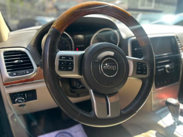 JEEP GRAND CHEROKEE OVERLAND 2012 NEGRO - Imagen 5