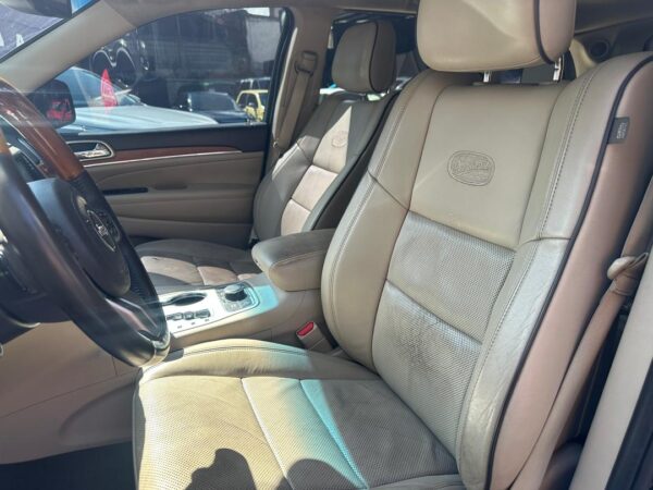 JEEP GRAND CHEROKEE OVERLAND 2012 NEGRO - Imagen 8