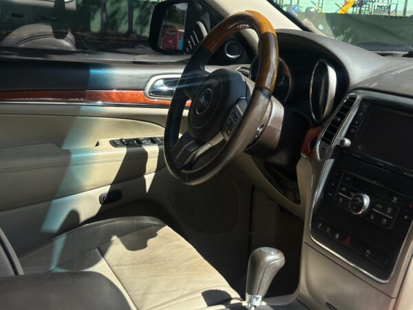 JEEP GRAND CHEROKEE OVERLAND 2012 NEGRO - Imagen 3