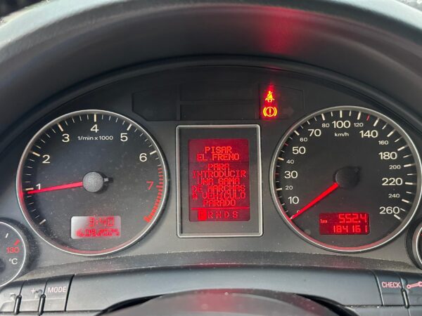 AUDI A4 GRIS 2008 - Imagen 6