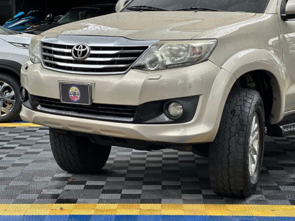 TOYOTA FORTUNER SR 2013 DORADO - Imagen 11