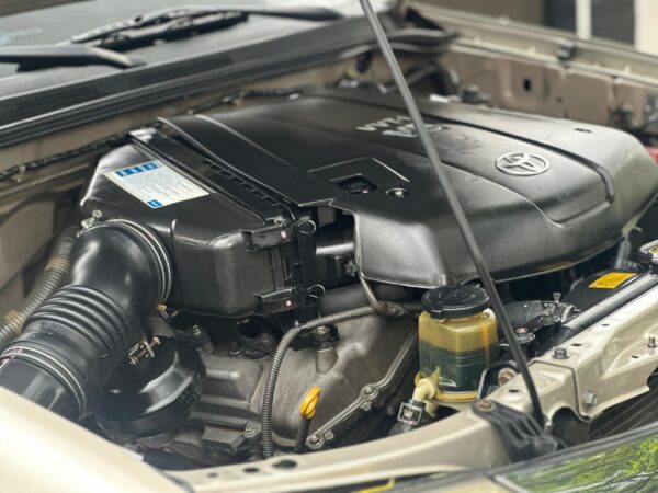 TOYOTA FORTUNER SR 2013 DORADO - Imagen 9