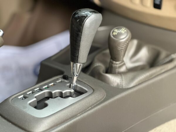 TOYOTA FORTUNER SR 2013 DORADO - Imagen 5