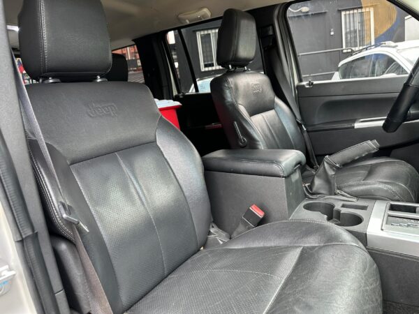 JEEP CHEROKEE KK 2009 PLATA - Imagen 4