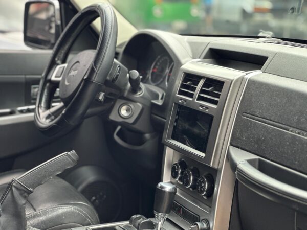 JEEP CHEROKEE KK 2009 PLATA - Imagen 6