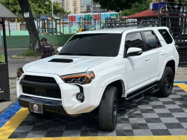TOYOTA 4RUNNER TRD OFF ROAD 2021 BLANCO - Imagen 11