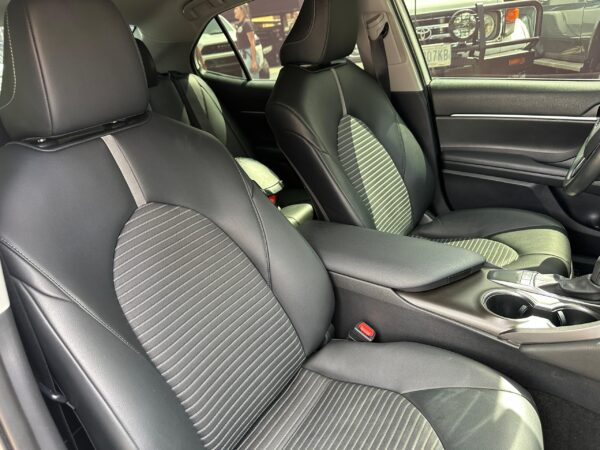 TOYOTA CAMRY SE 2023 - Imagen 4