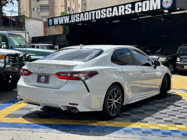 TOYOTA CAMRY SE 2023 - Imagen 3