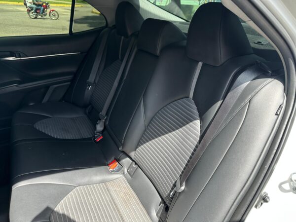 TOYOTA CAMRY SE 2023 - Imagen 6