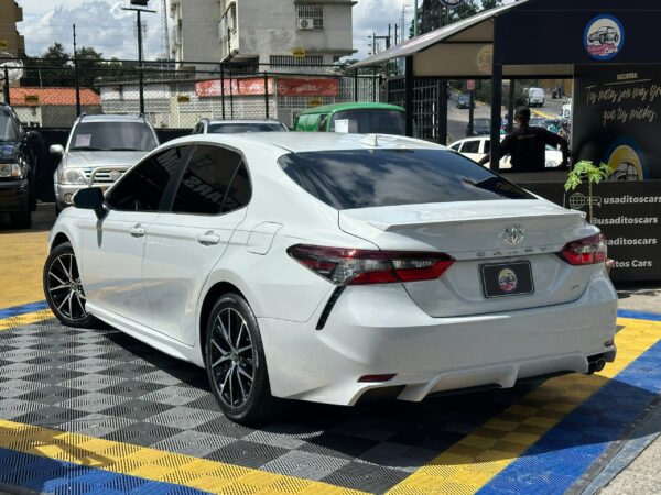 TOYOTA CAMRY SE 2023 - Imagen 2