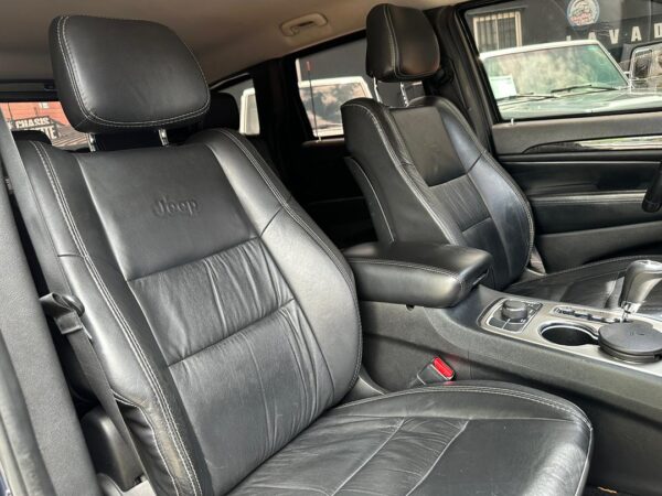 JEEP GRAND CHEROKEE LAREDO 2011 AZUL - Imagen 4