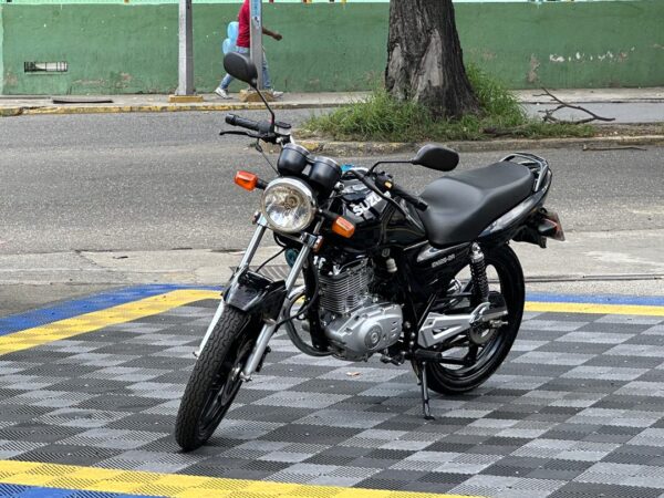 SUZUKI EN125-2A 2024 NEGRO - Imagen 8