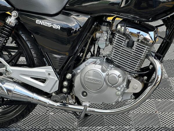 SUZUKI EN125-2A 2024 NEGRO - Imagen 7