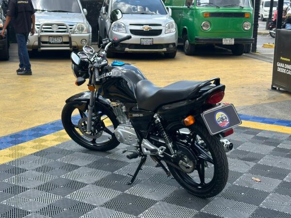 SUZUKI EN125-2A 2024 NEGRO - Imagen 4