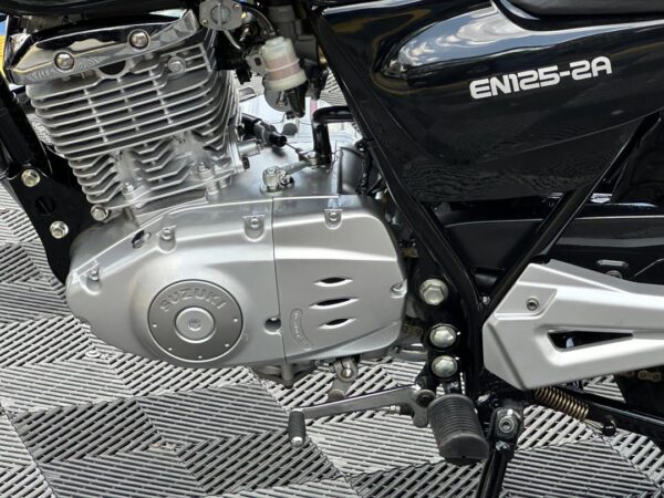 SUZUKI EN125-2A 2024 NEGRO - Imagen 5