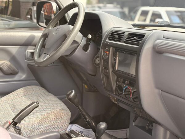 TOYOTA MERU 2006 AMARILLO - Imagen 8